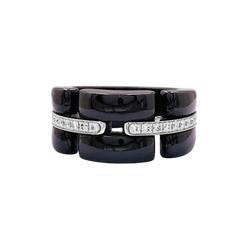 Bague Chanel, "Ultra", or blanc, céramique noire, diamants.