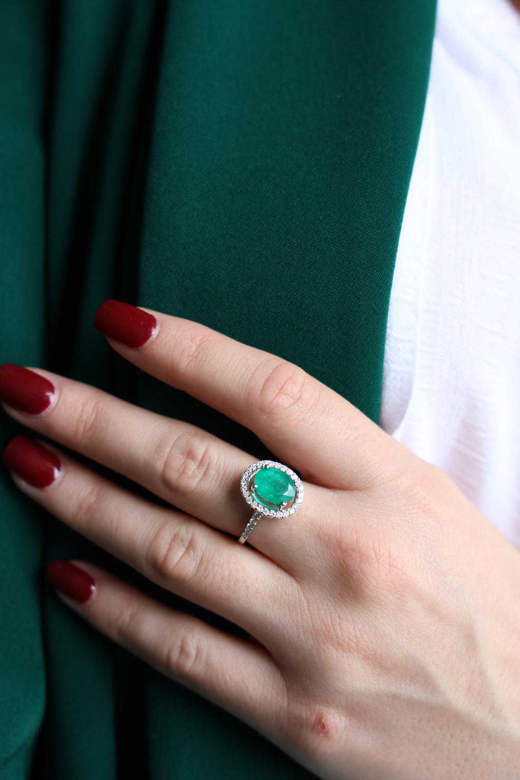 Bague Pompadour Or blanc Emeraude