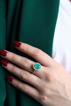 Pompadour ring White gold Emerald