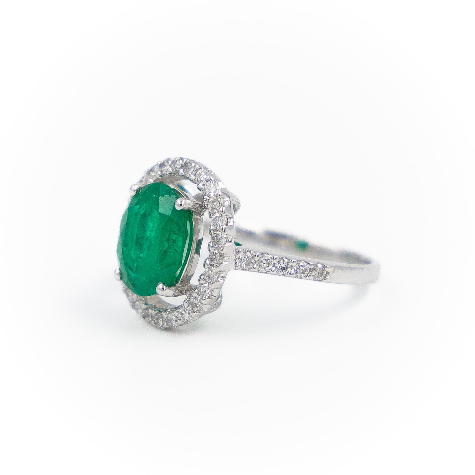 Pompadour ring White gold Emerald