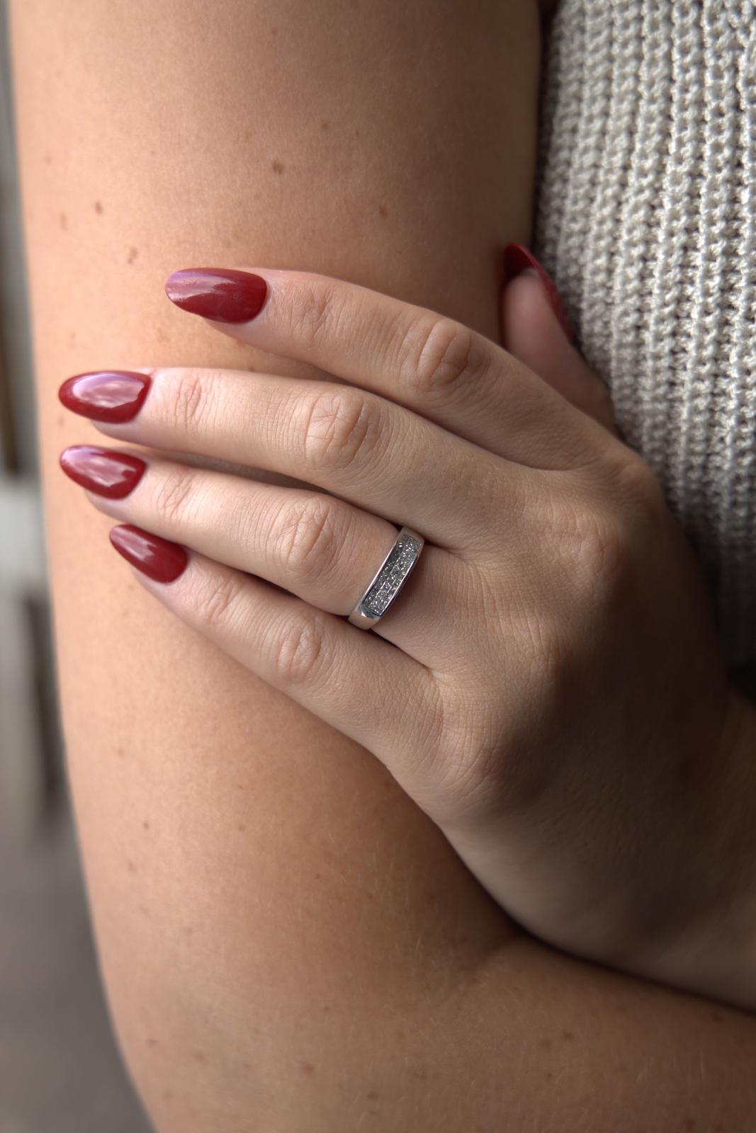 Bandeau ring in white gold and diamonds