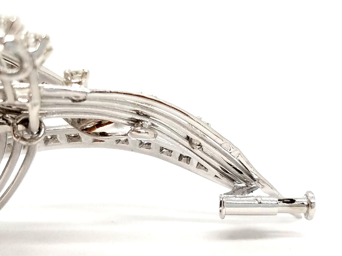 Broche en or blanc et diamants