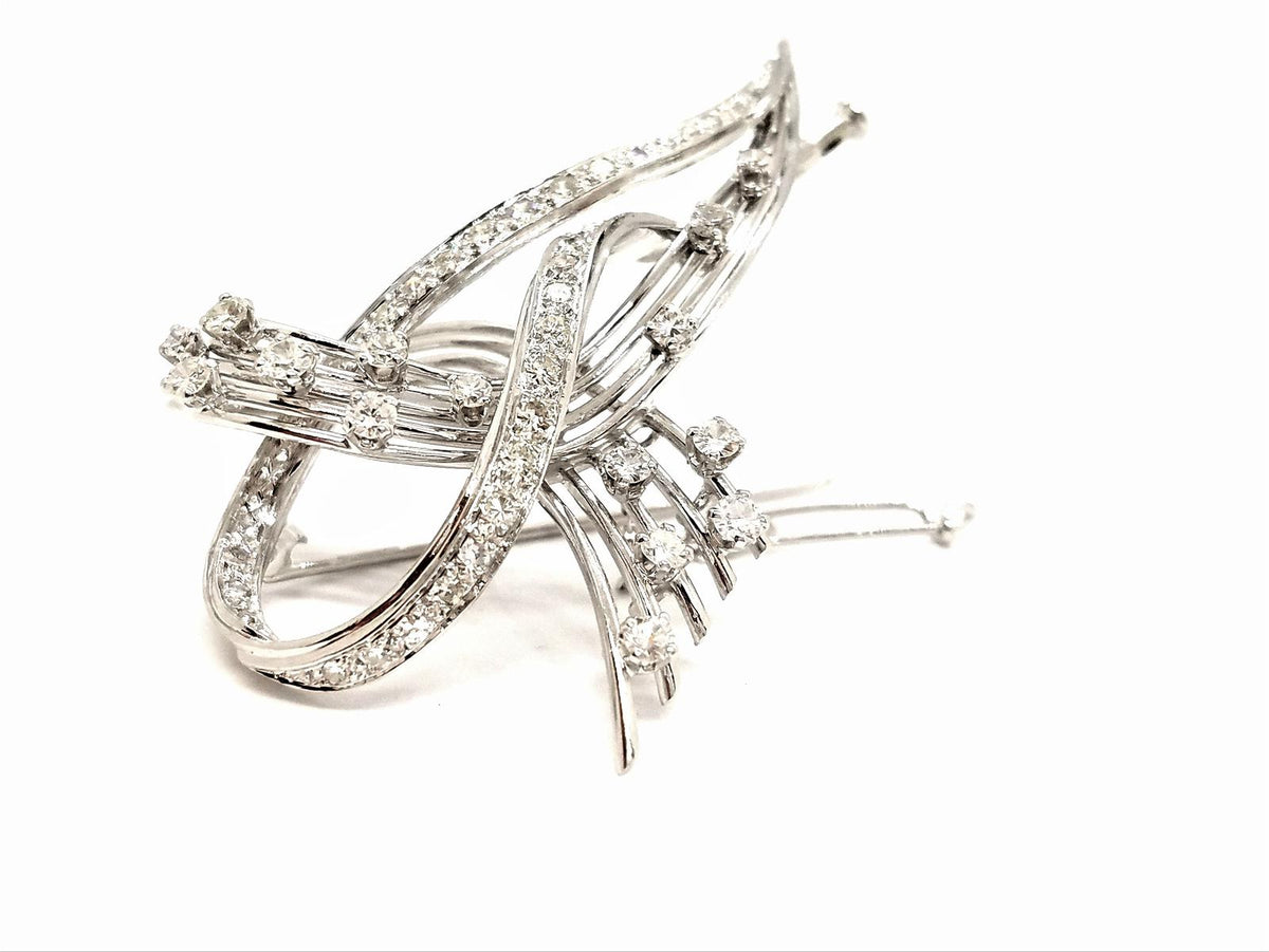 Broche en or blanc et diamants