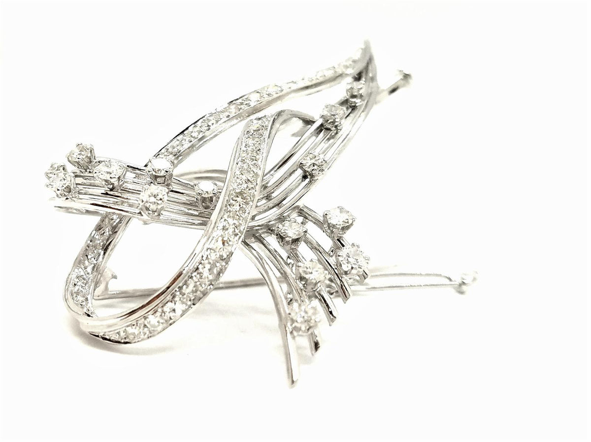 Broche en or blanc et diamants