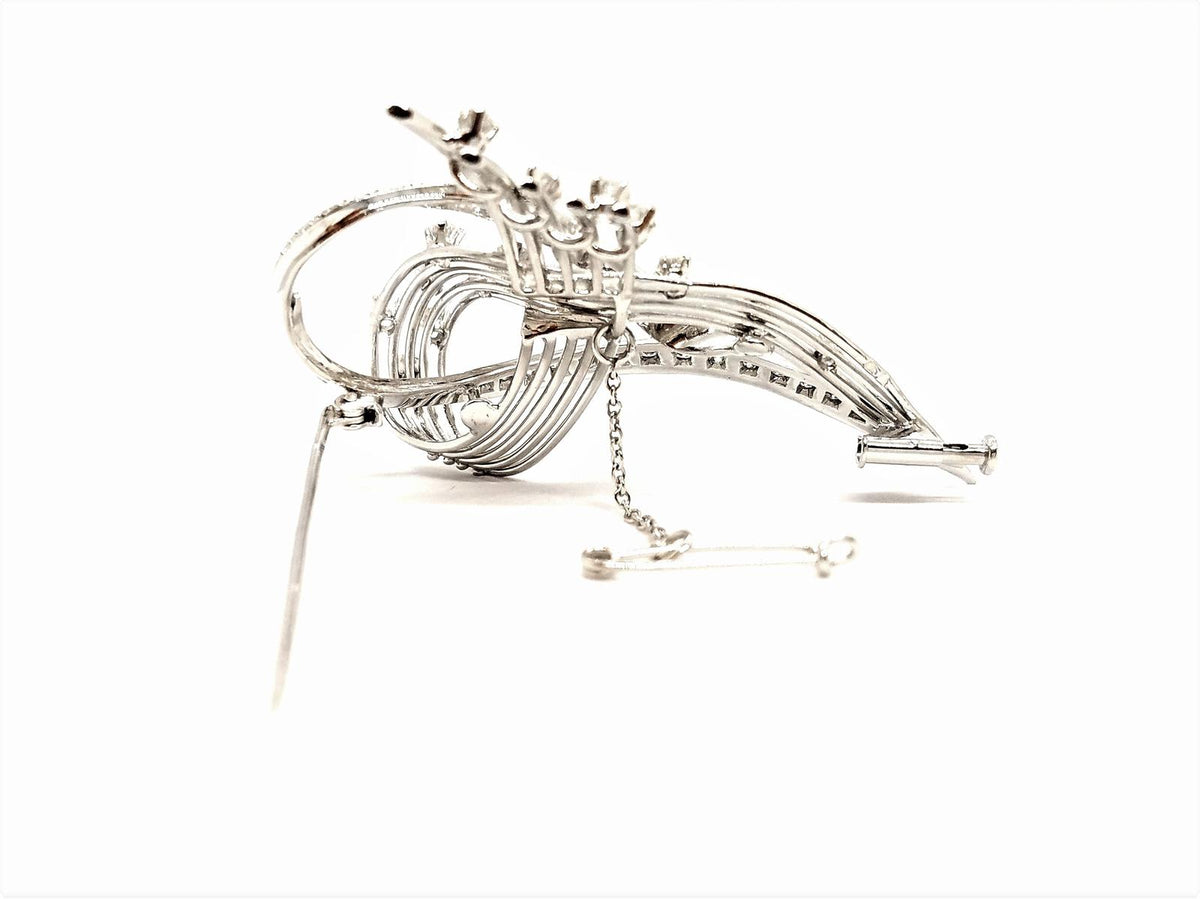 Broche en or blanc et diamants