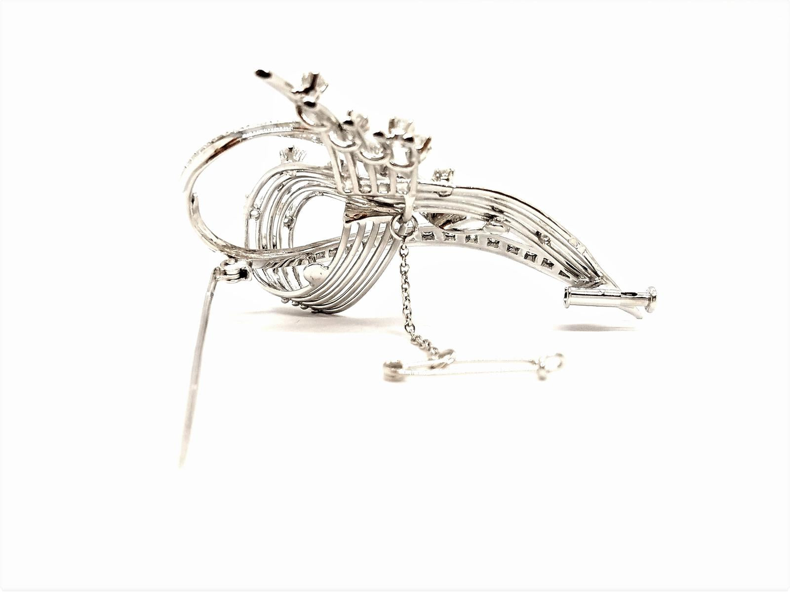 White gold and diamond brooch