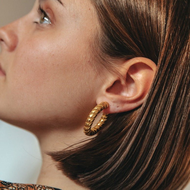 AVANT-PREMIÈRE - Boucles d'oreilles Créoles LALAOUNIS en or jaune - Castafiore
