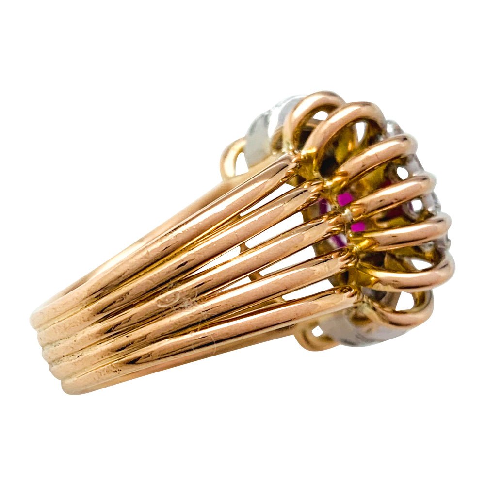 Bague 1950 en or rose, platine, diamants et rubis - Castafiore