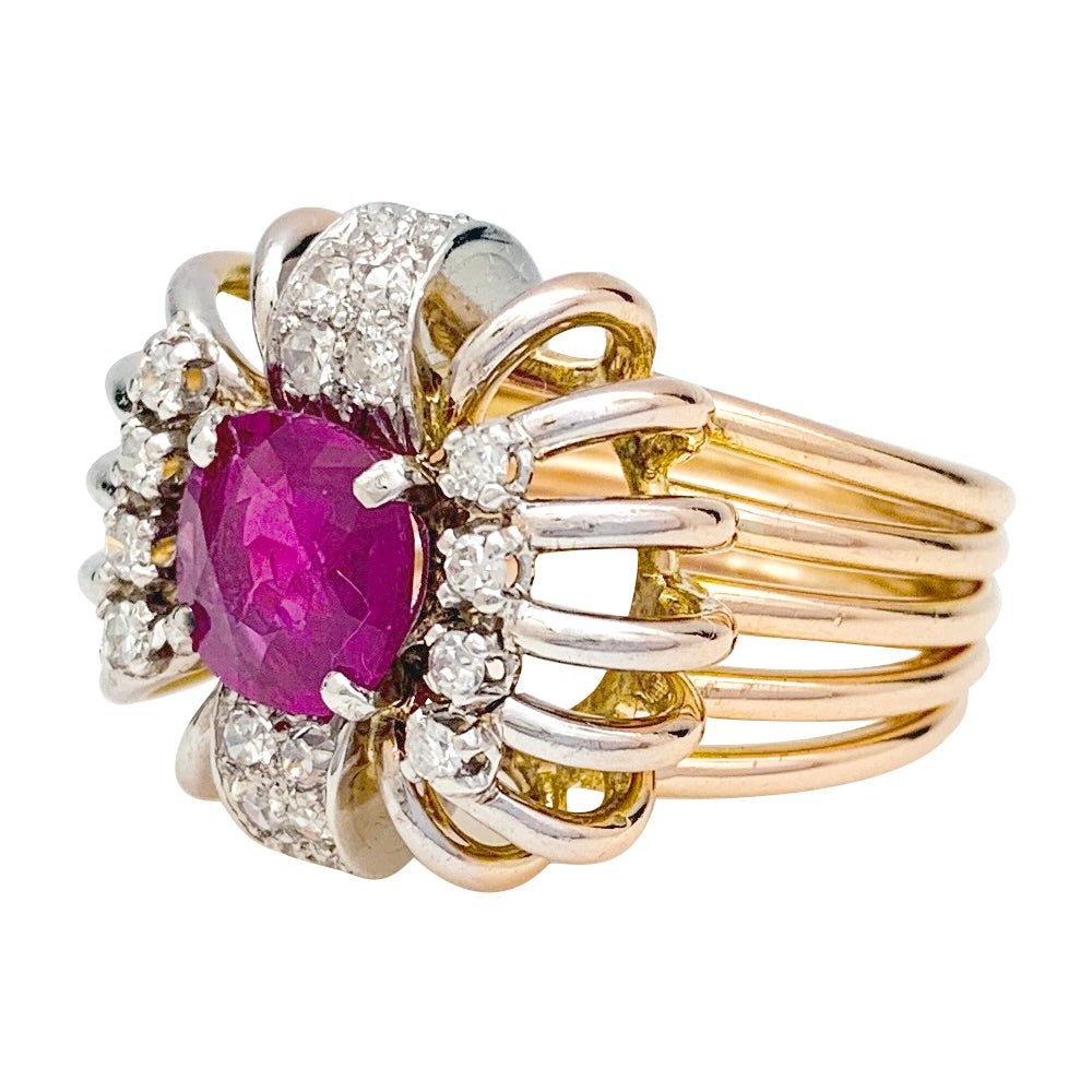 Bague 1950 en or rose, platine, diamants et rubis - Castafiore