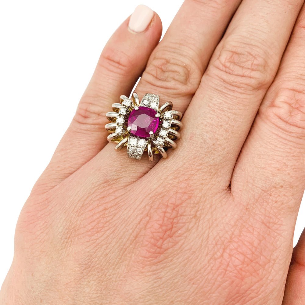 Bague 1950 en or rose, platine, diamants et rubis - Castafiore