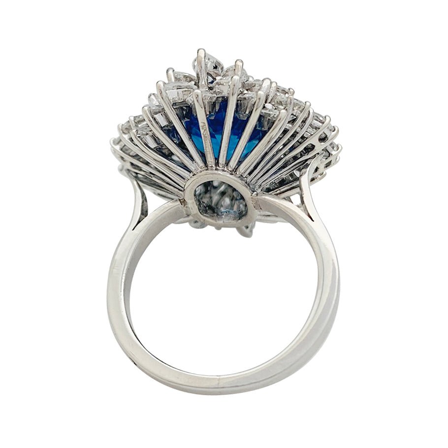 Bague à entourage, saphir et diamants - Castafiore