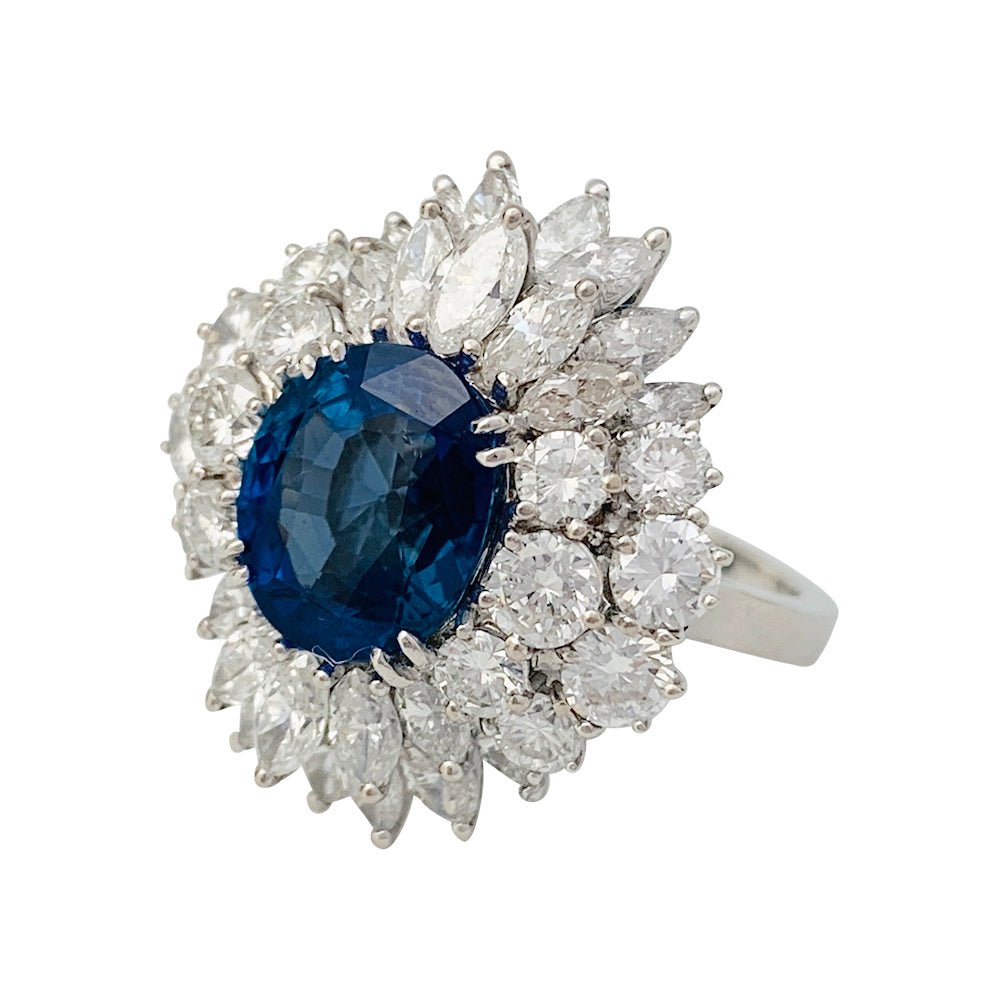Bague à entourage, saphir et diamants - Castafiore