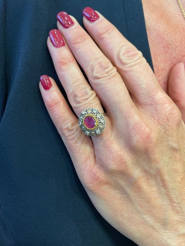 Bague ancienne en or jaune et or blanc, et rubis et diamants - Castafiore