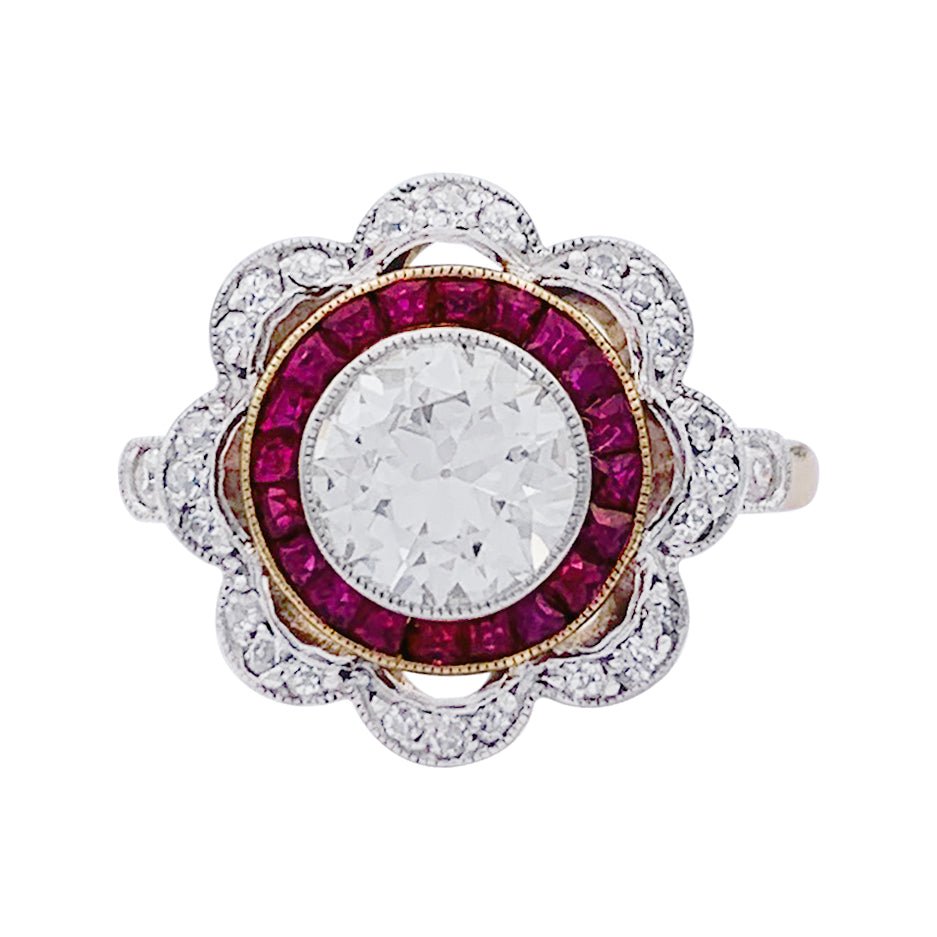 Bague ancienne "fleur" diamants et rubis calibés. - Castafiore