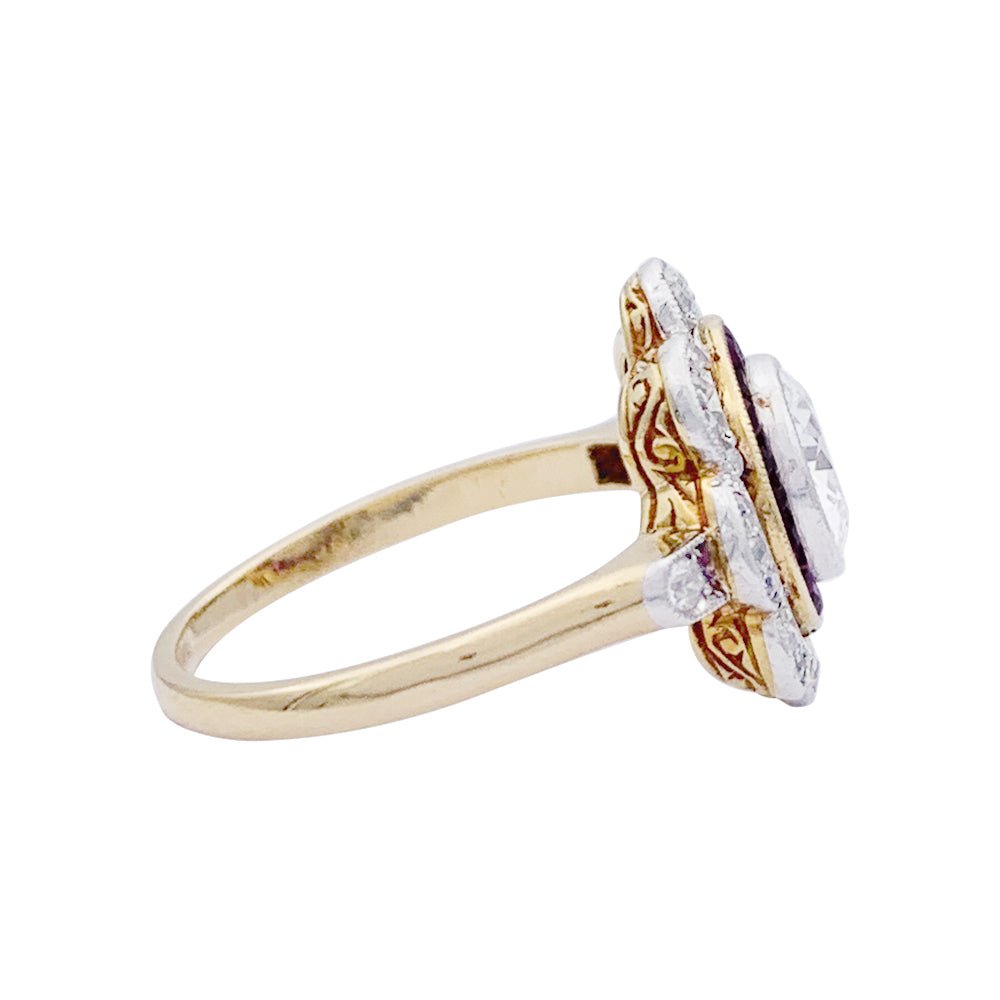 Bague ancienne "fleur" diamants et rubis calibés. - Castafiore