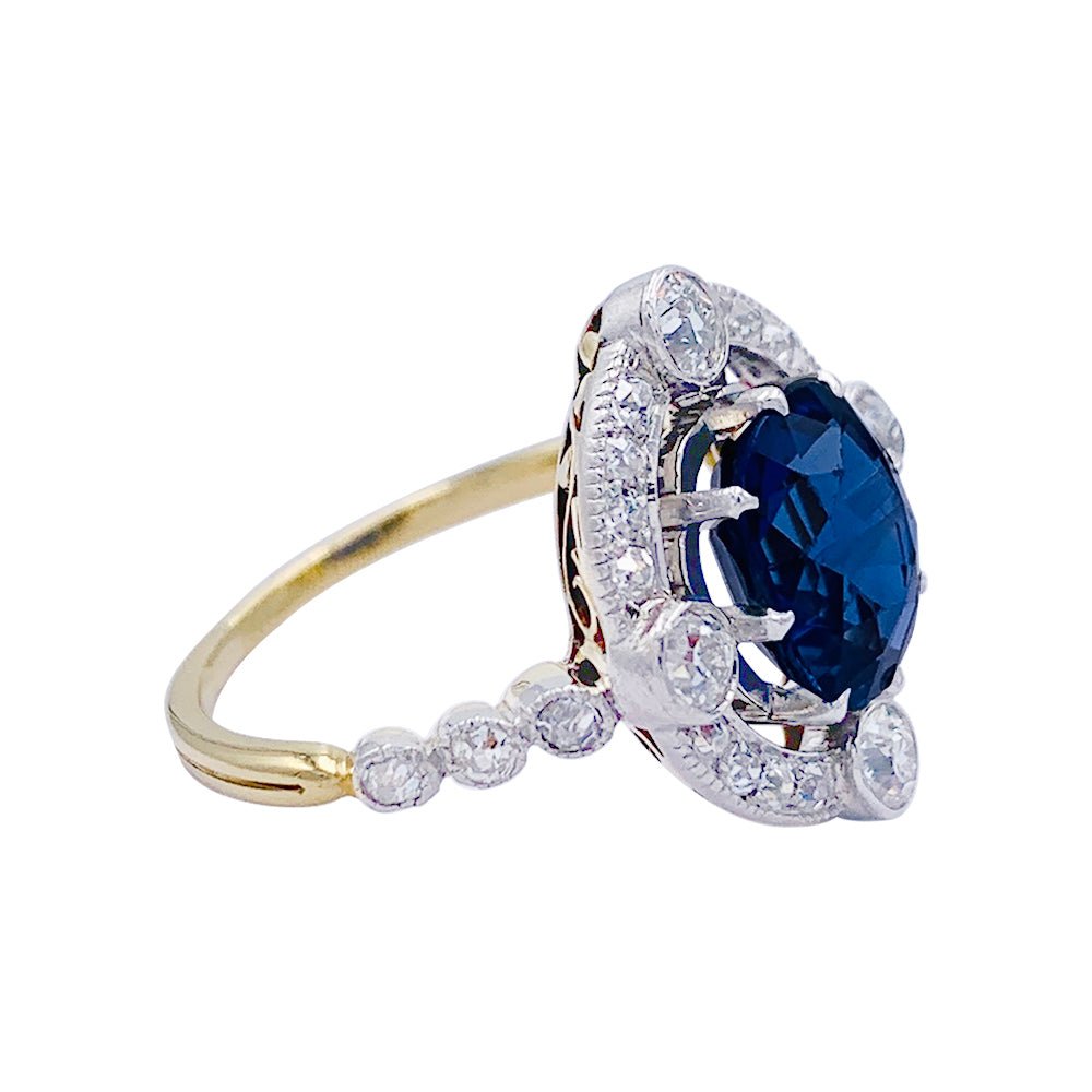 Bague années 1920, saphir Ceylan, diamants taille ancienne - Castafiore