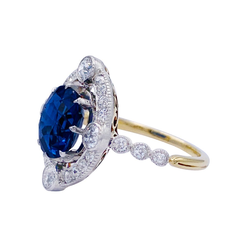 Bague années 1920, saphir Ceylan, diamants taille ancienne - Castafiore