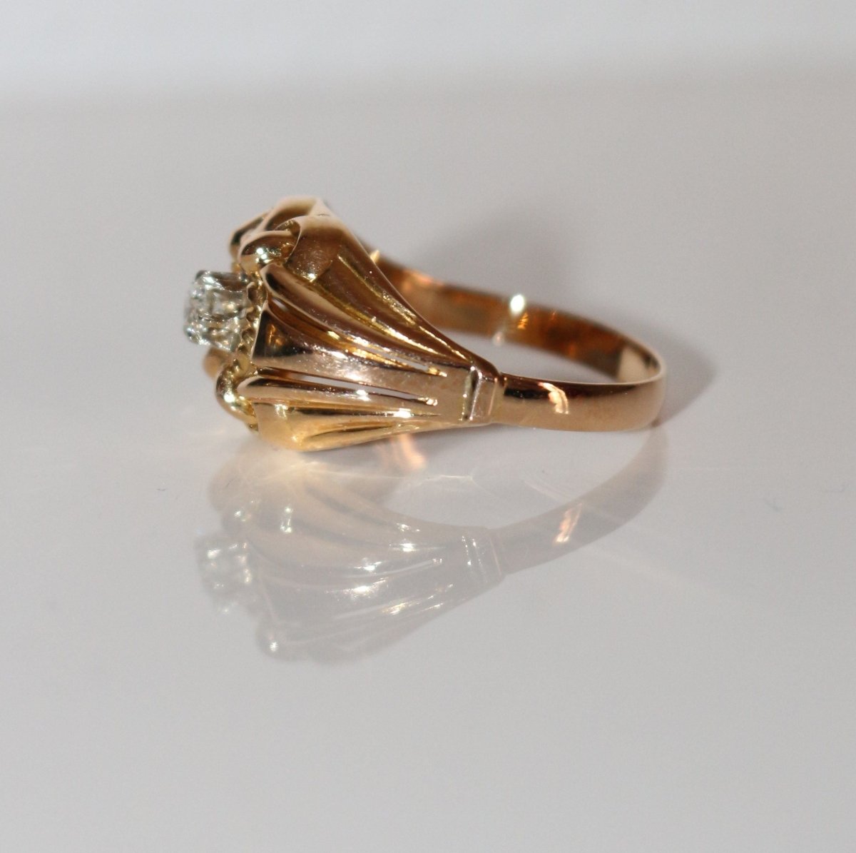 Bague Années 40 Godronnée Et Ajourée - Castafiore