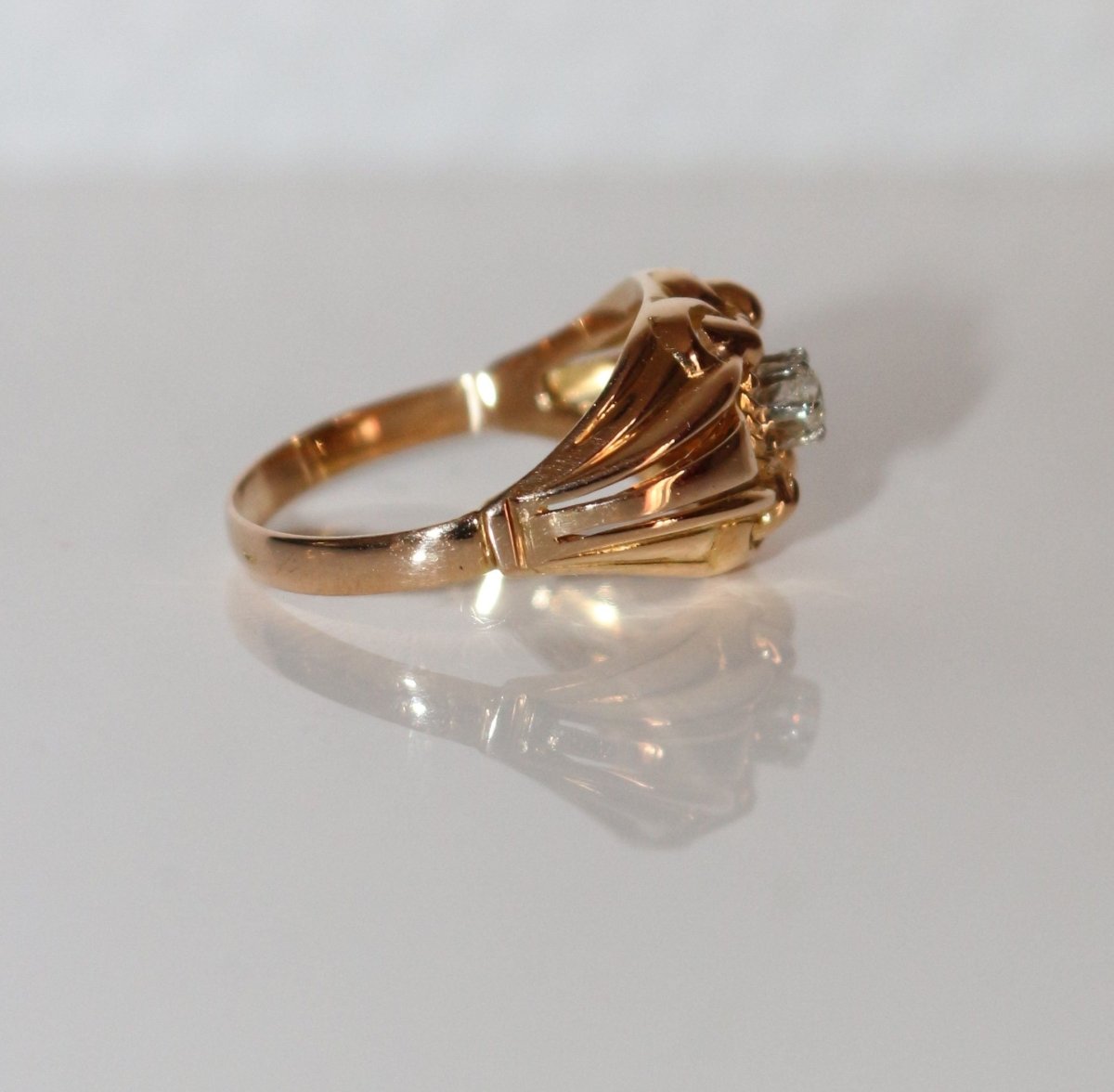 Bague Années 40 Godronnée Et Ajourée - Castafiore