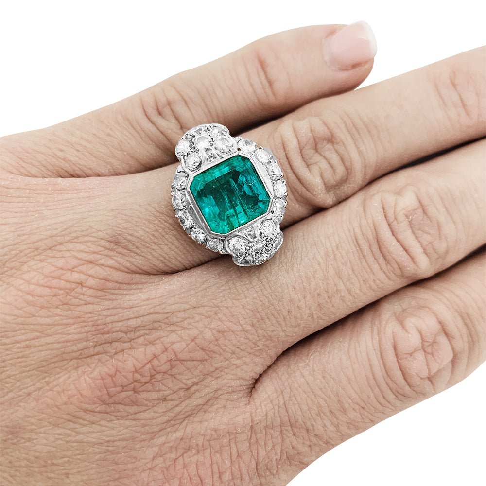 Bague Art Déco en platine, émeraude et diamants - Castafiore