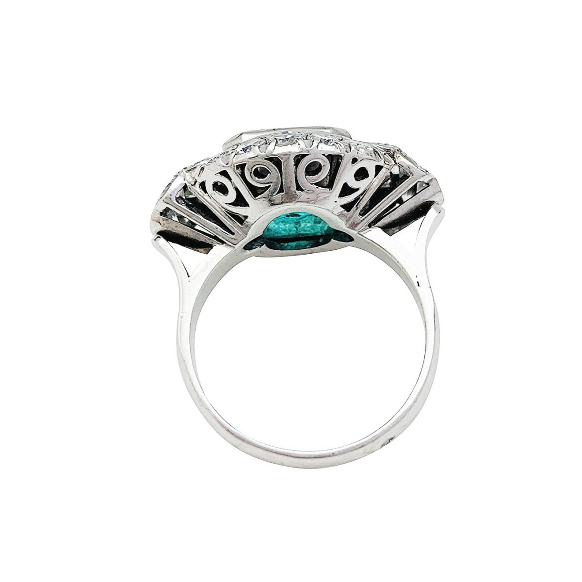 Bague Art Déco en platine, émeraude et diamants - Castafiore