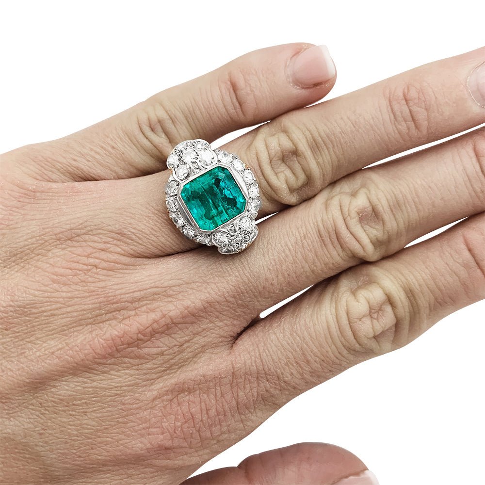 Bague Art Déco en platine, émeraude et diamants - Castafiore