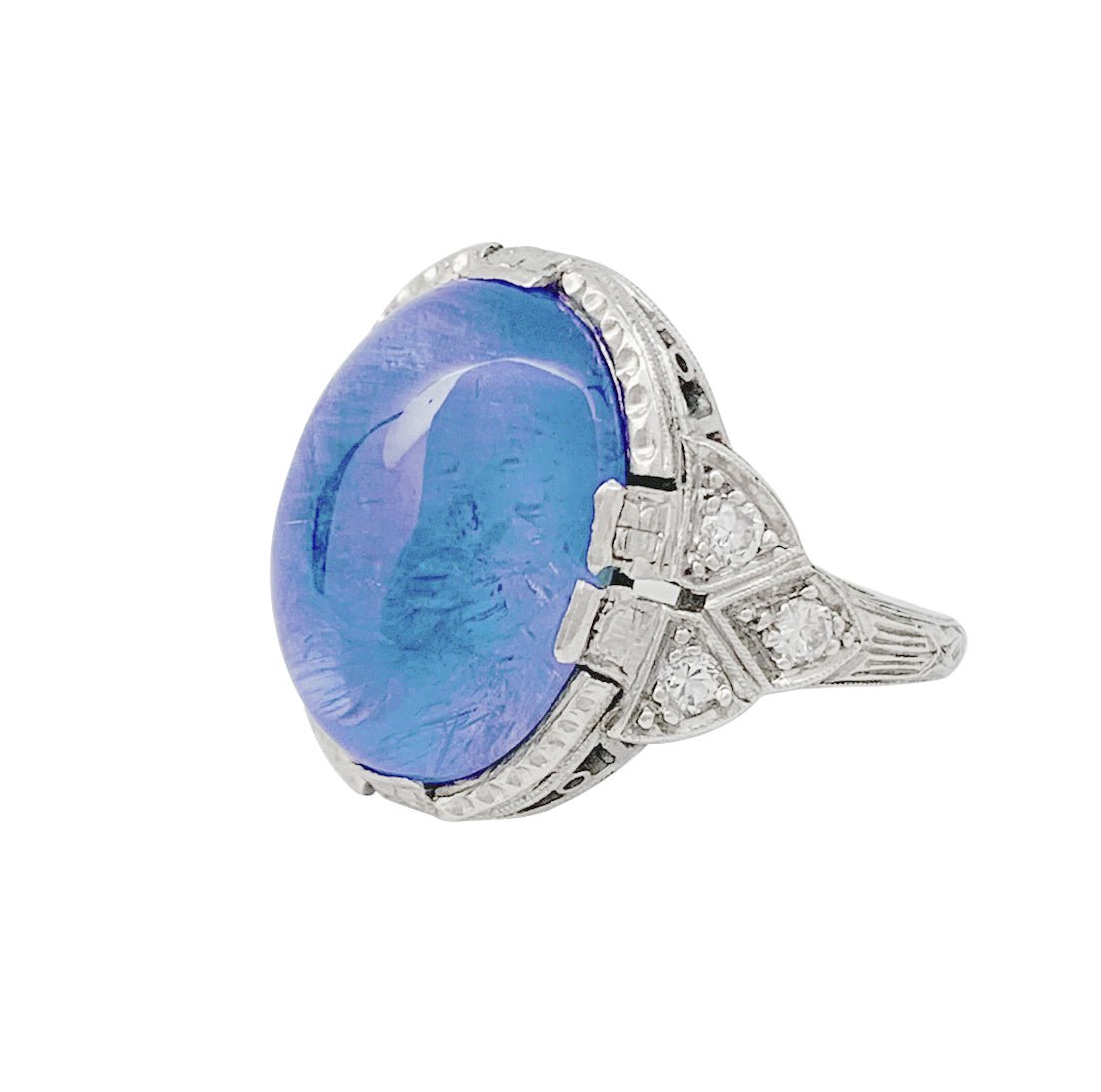 Bague Art Déco en platine, or blanc, saphir 9,6 cts, diamants - Castafiore