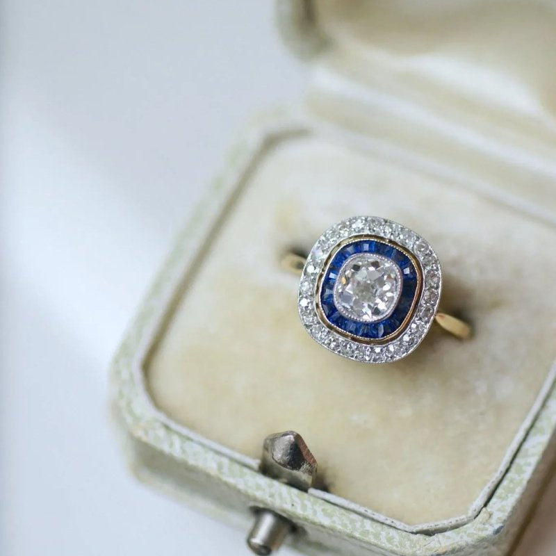 Bague Art Deco halo diamants et saphirs calibrés - Castafiore