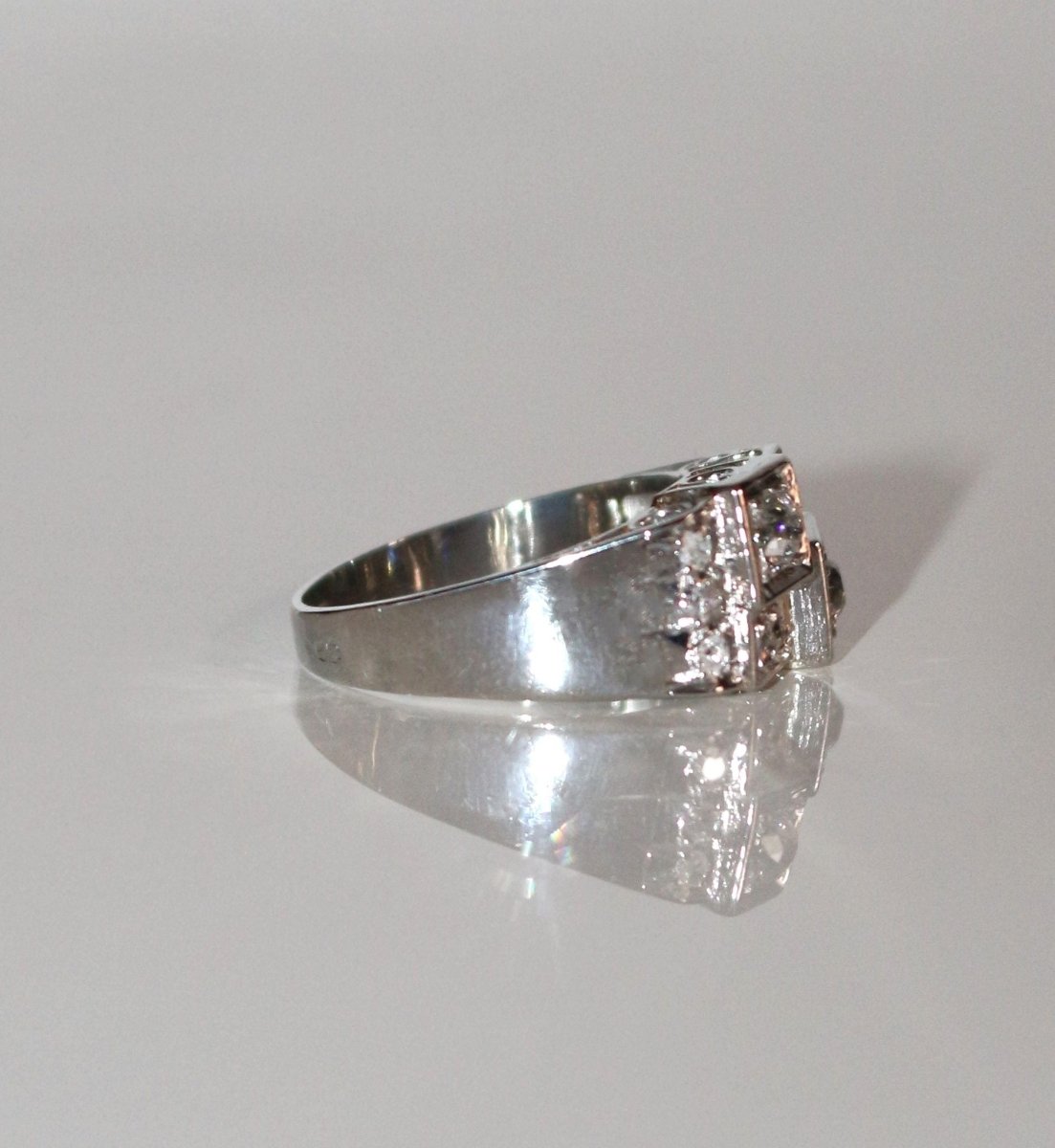 Bague Art Déco Platine Et Diamants - Castafiore