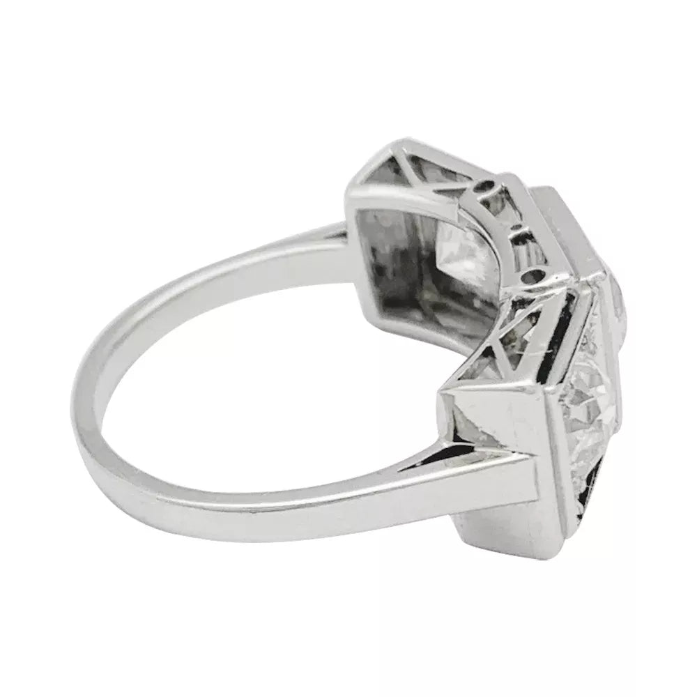 Bague art déco "trilogie" sertie de diamants sur platine - Castafiore