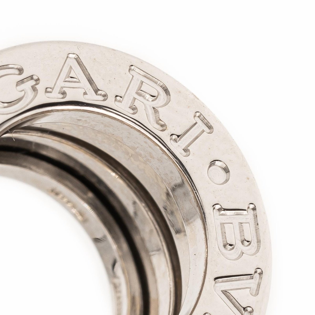 Bague Bandeau BULGARI "B.Zero1" en or blanc - Castafiore