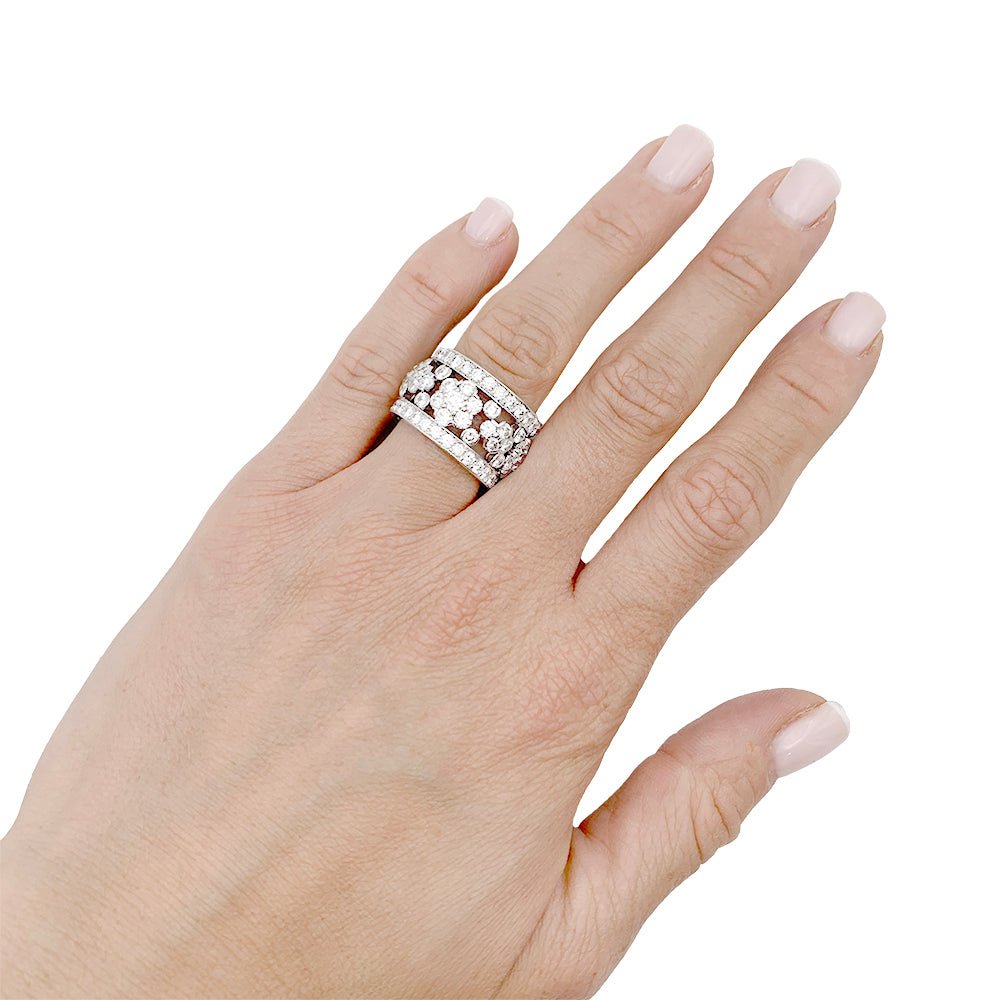 Bague bandeau platine et diamants. - Castafiore
