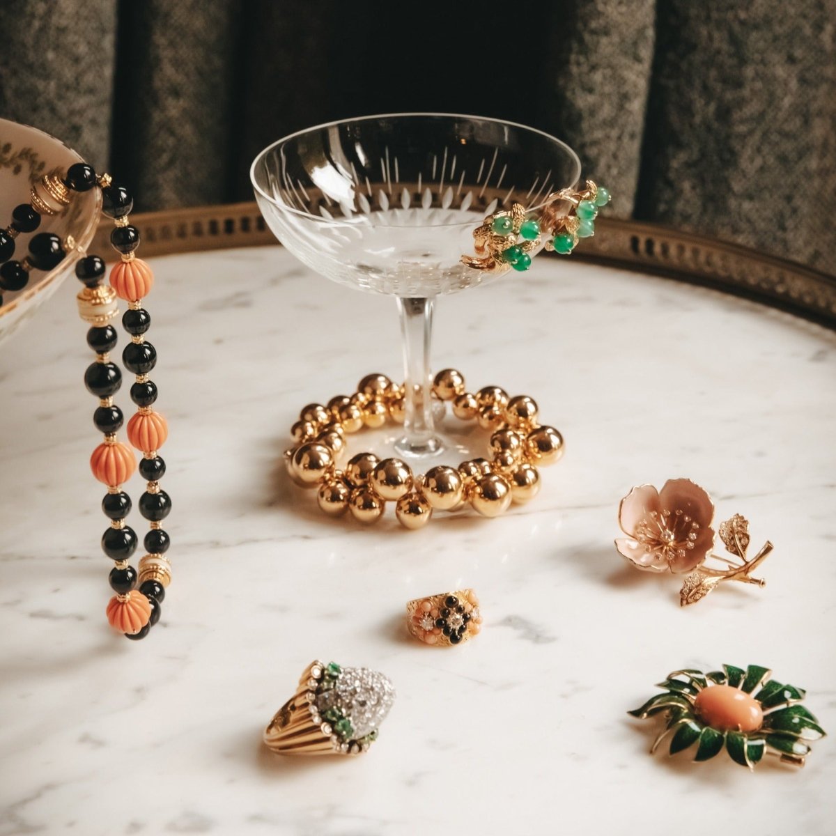 Bague Bandeau VAN CLEEF & ARPELS en or jaune, corail, onyx et diamants - Castafiore