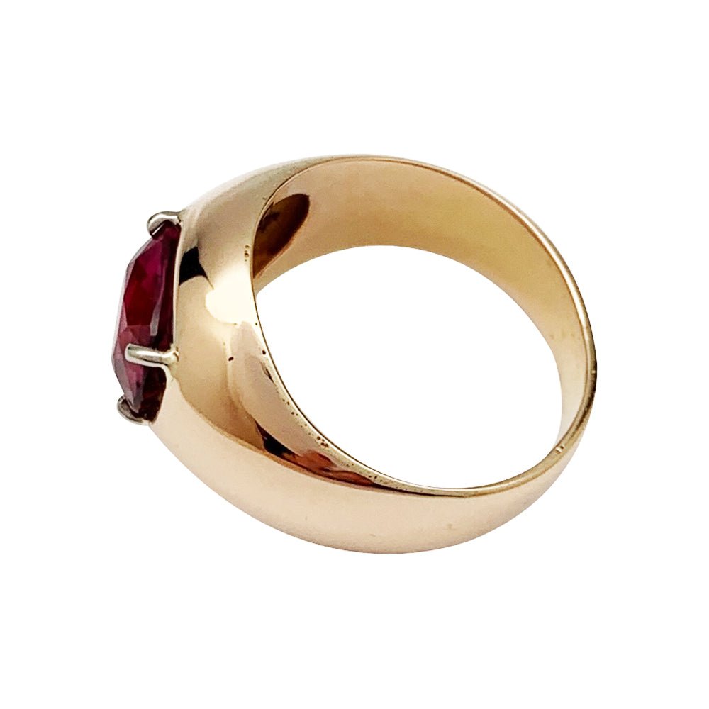 Bague bombée en or rose, rubis ovale pesant 2.53 carats - Castafiore