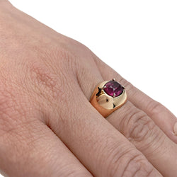 Bague bombée en or rose, rubis ovale pesant 2.53 carats - Castafiore
