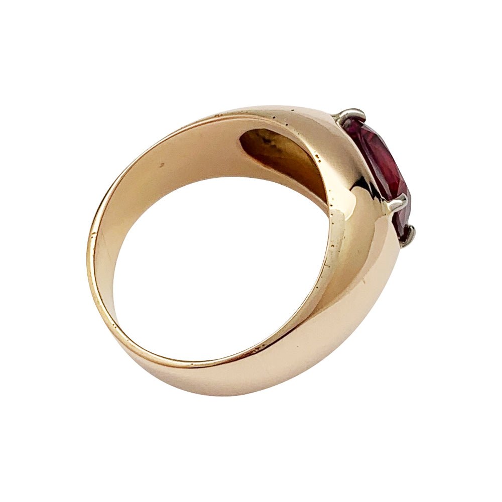 Bague bombée en or rose, rubis ovale pesant 2.53 carats - Castafiore