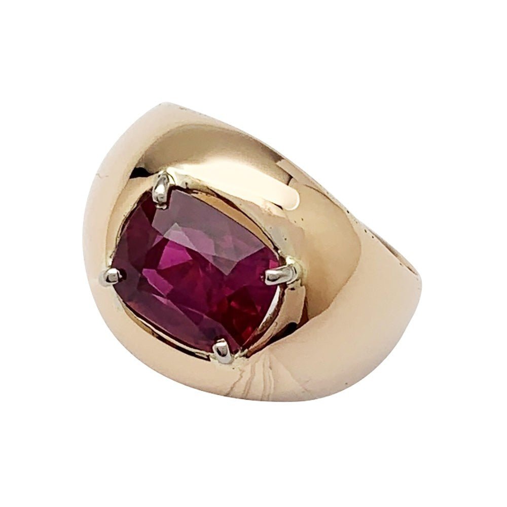 Bague bombée en or rose, rubis ovale pesant 2.53 carats - Castafiore