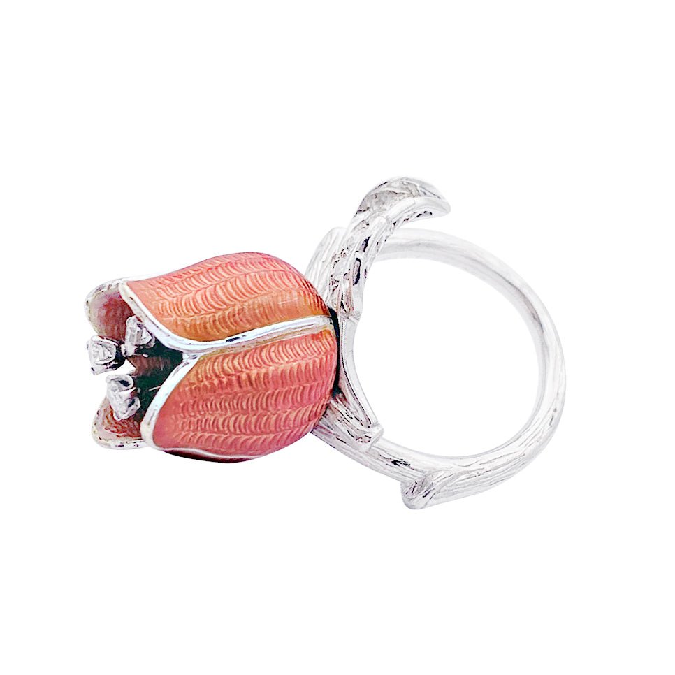 Bague BOUCHERON "Eglantine" en or blanc, platine, émail et diamants - Castafiore