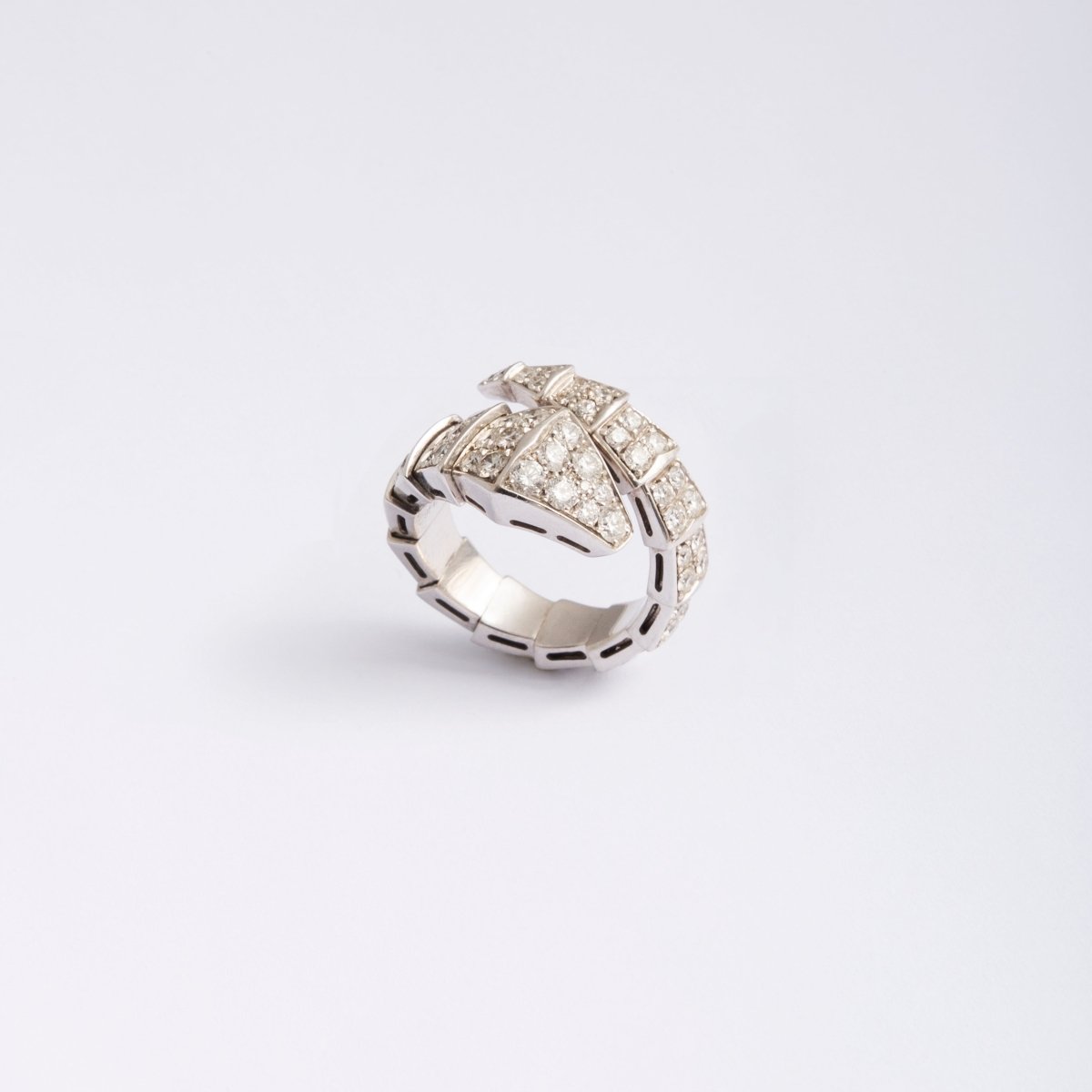 Bague BULGARI "Serpenti Viper" en or blanc et diamants - Castafiore