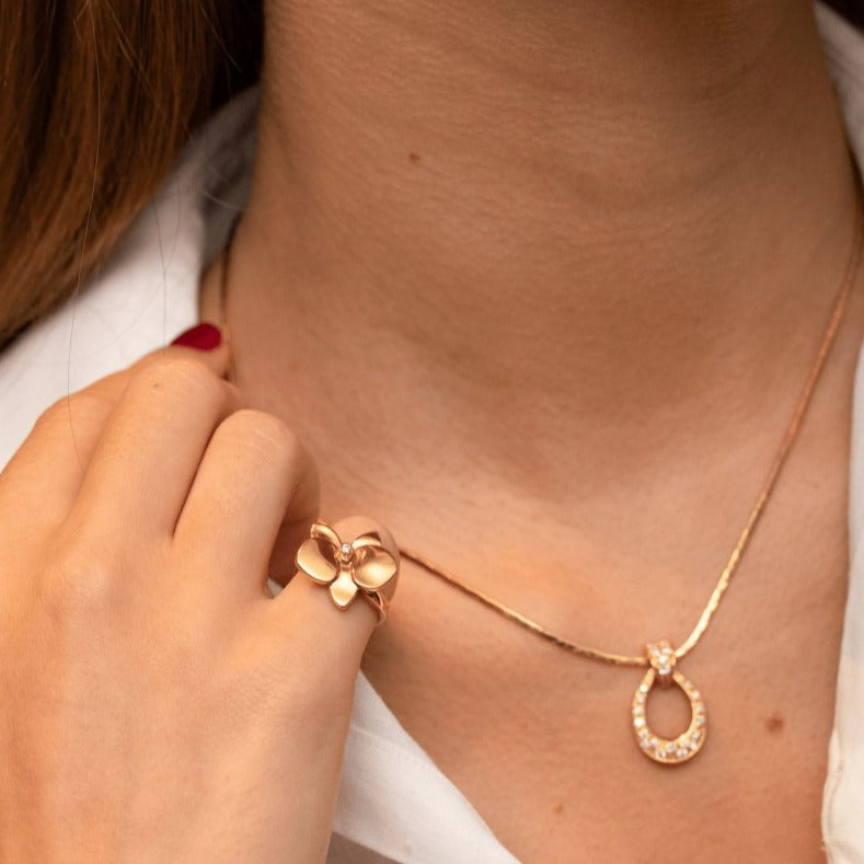 Bague CARTIER "Caresse d'orchidée" en or rose et diamant - Castafiore