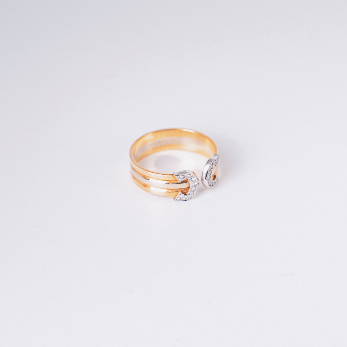 Bague CARTIER "Double C", en trois ors et diamants - Castafiore