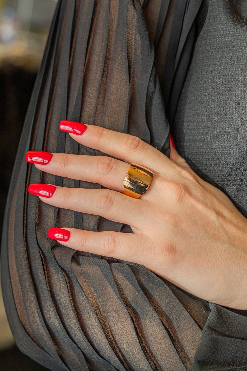 Cartier shop ring polishing