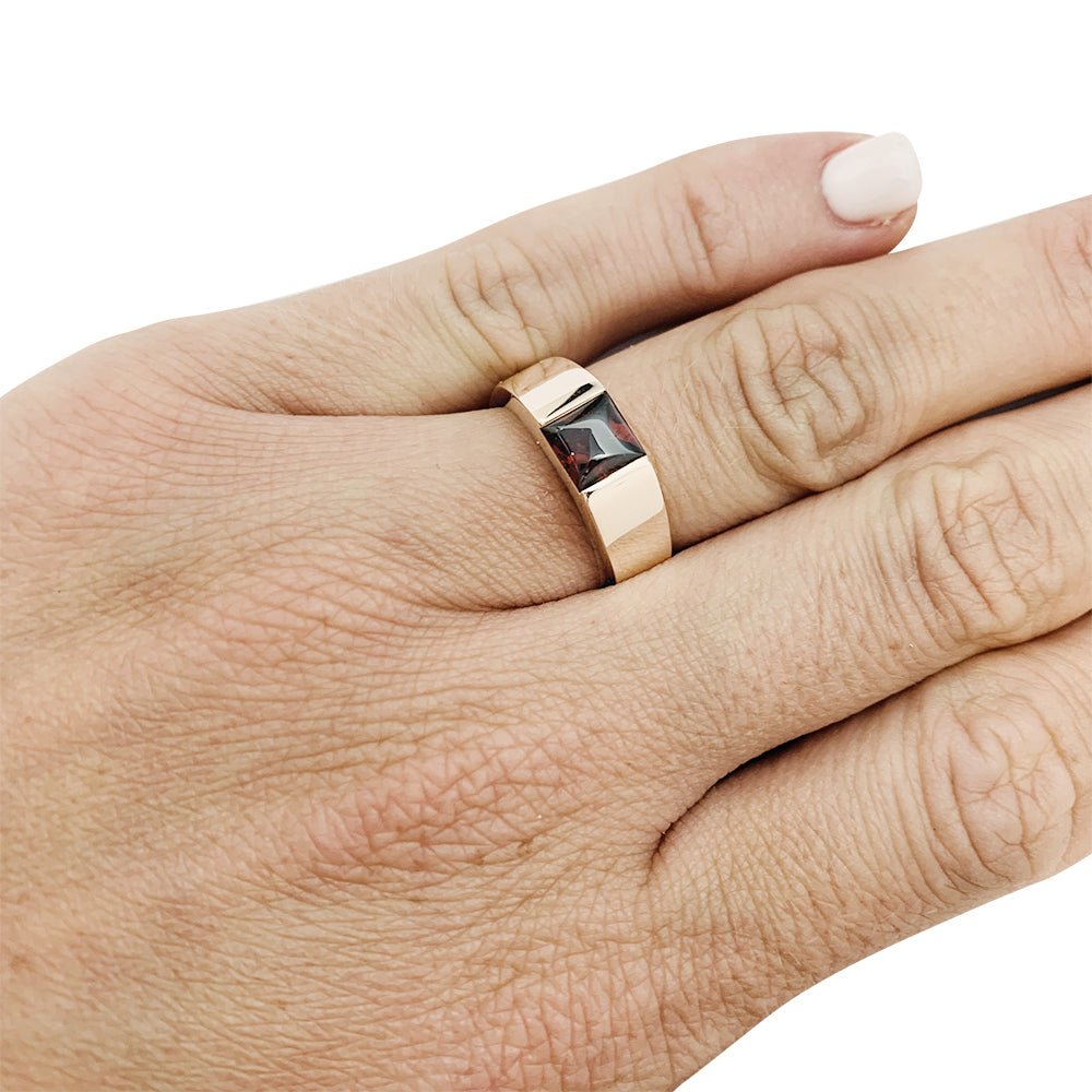 Bague CARTIER, "Tank", or rose, grenat - Castafiore