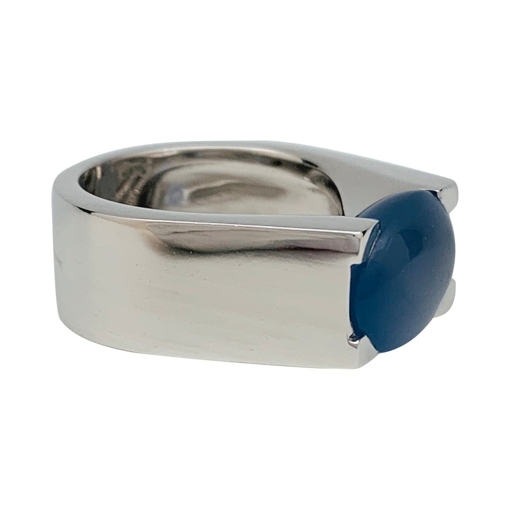 Bague Cartier, "Tankissime", or blanc, calcédoine bleue - Castafiore