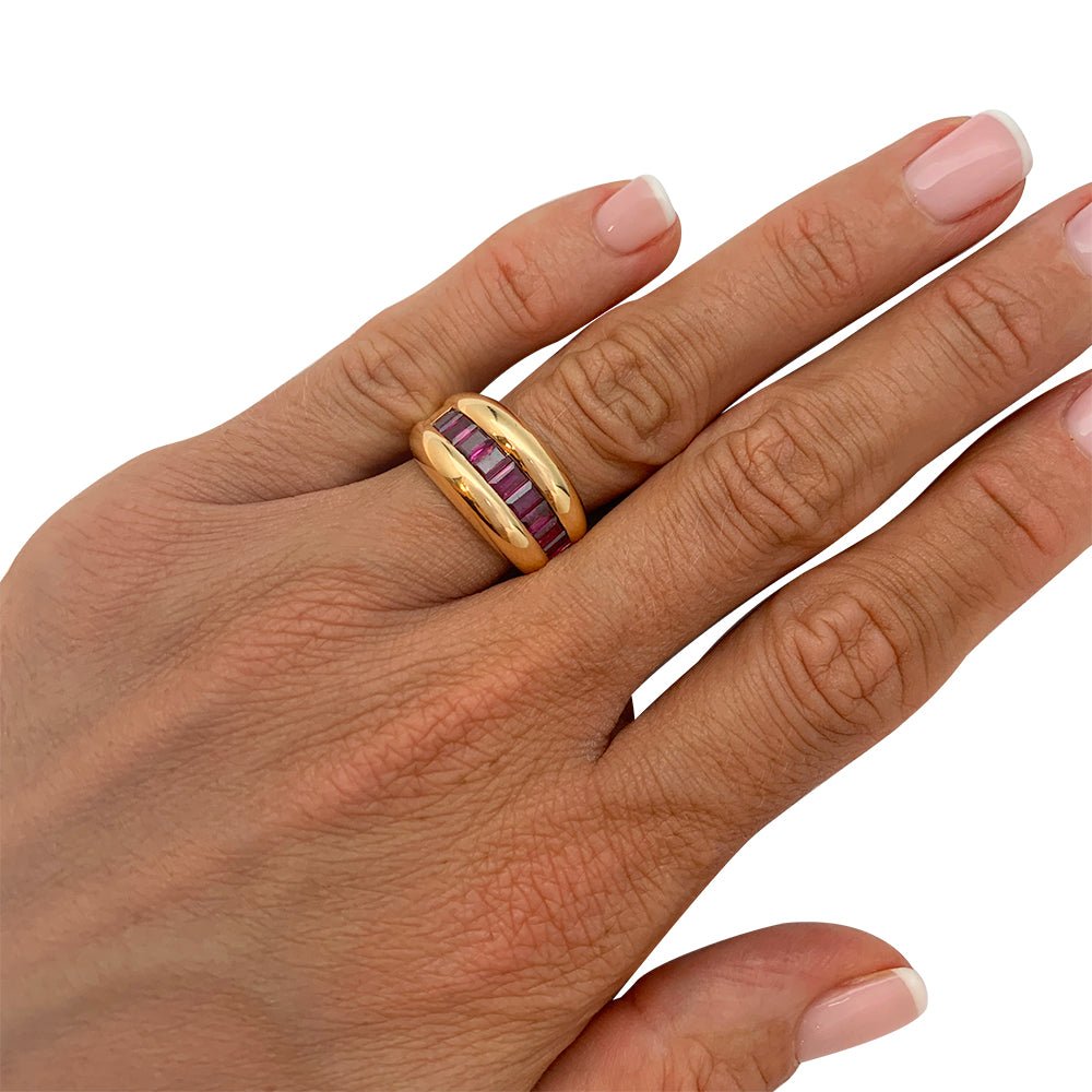 Bague Cartier,"Odin", or jaune, rubis calibrés - Castafiore