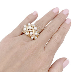 Bague CHANEL "Baroque" en or jaune, diamants et perles. - Castafiore