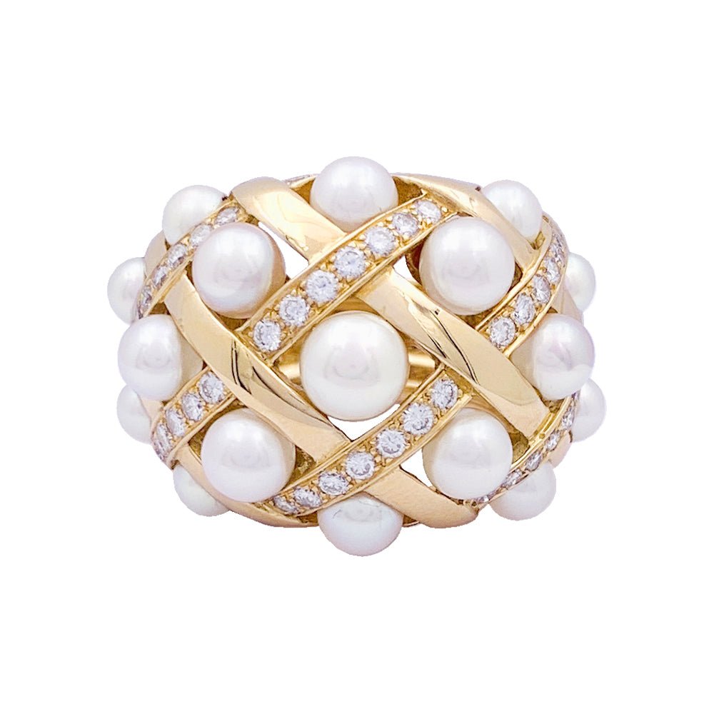 Bague CHANEL "Baroque" en or jaune, diamants et perles. - Castafiore