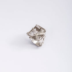 Bague CHANEL en or gris, diamants et quartz rutile - Castafiore