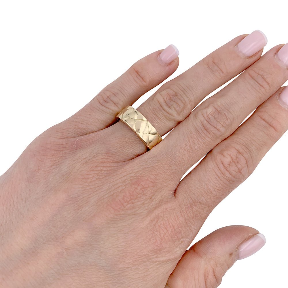 Bague CHANEL "Matelassé" en or jaune - Castafiore