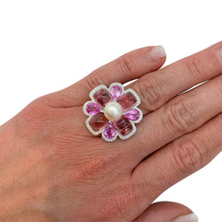 Bague CHANEL, "San Marco", or blanc, perle, saphirs roses, tourmalines roses, diamants - Castafiore